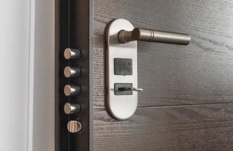 Hai lasciato le chiavi di casa dentro l'appartamento ?